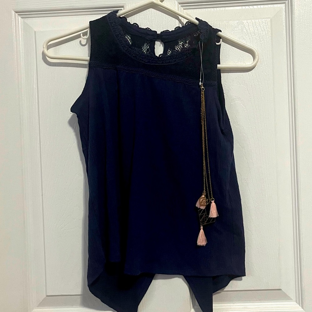 shirt with necklace